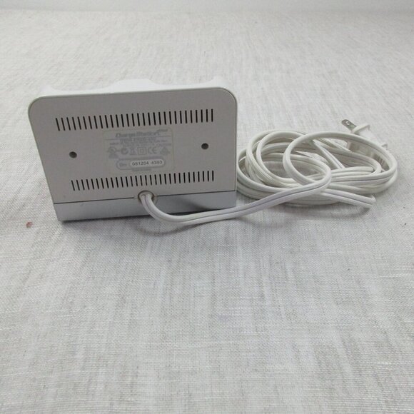 Nyko Nintendo Wii Controllers Video Game Rechargeable Batteries & Docks Station - Picture 5 of 6